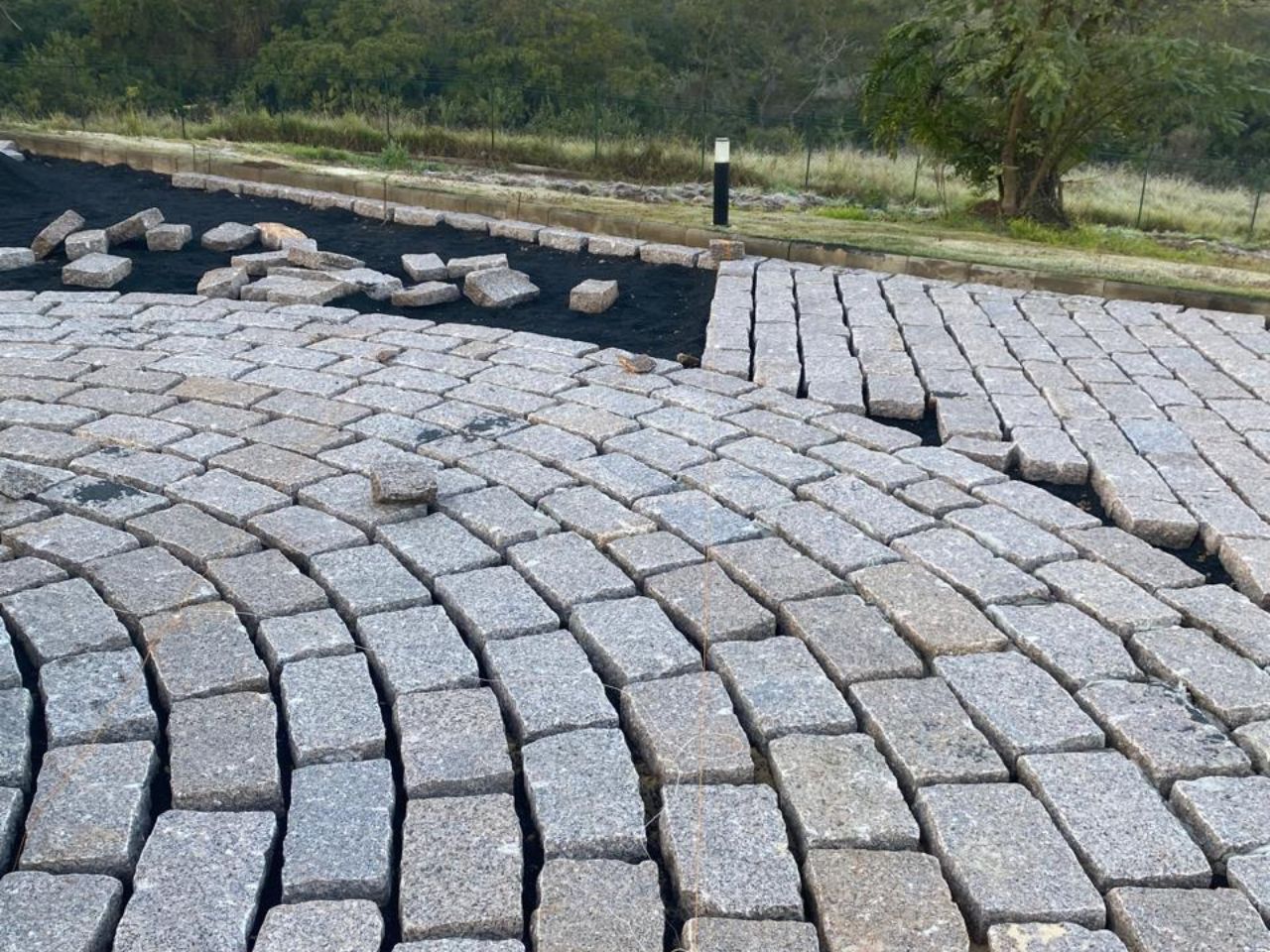 calçamento de pedras folheta